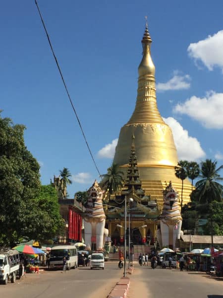 Shwemawdaw Paya, mit 114 Meter die höchste Pagoda (Tempelanlage) in ganz Myanmar